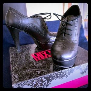 Jaylo by Mix No. 6 black platform shoes